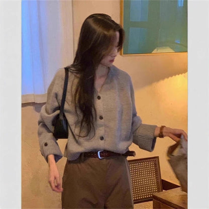 French V-neck Knit Sweater for Women Fashionable and Elegant Cardigan Long Sleeve Outerwear Top